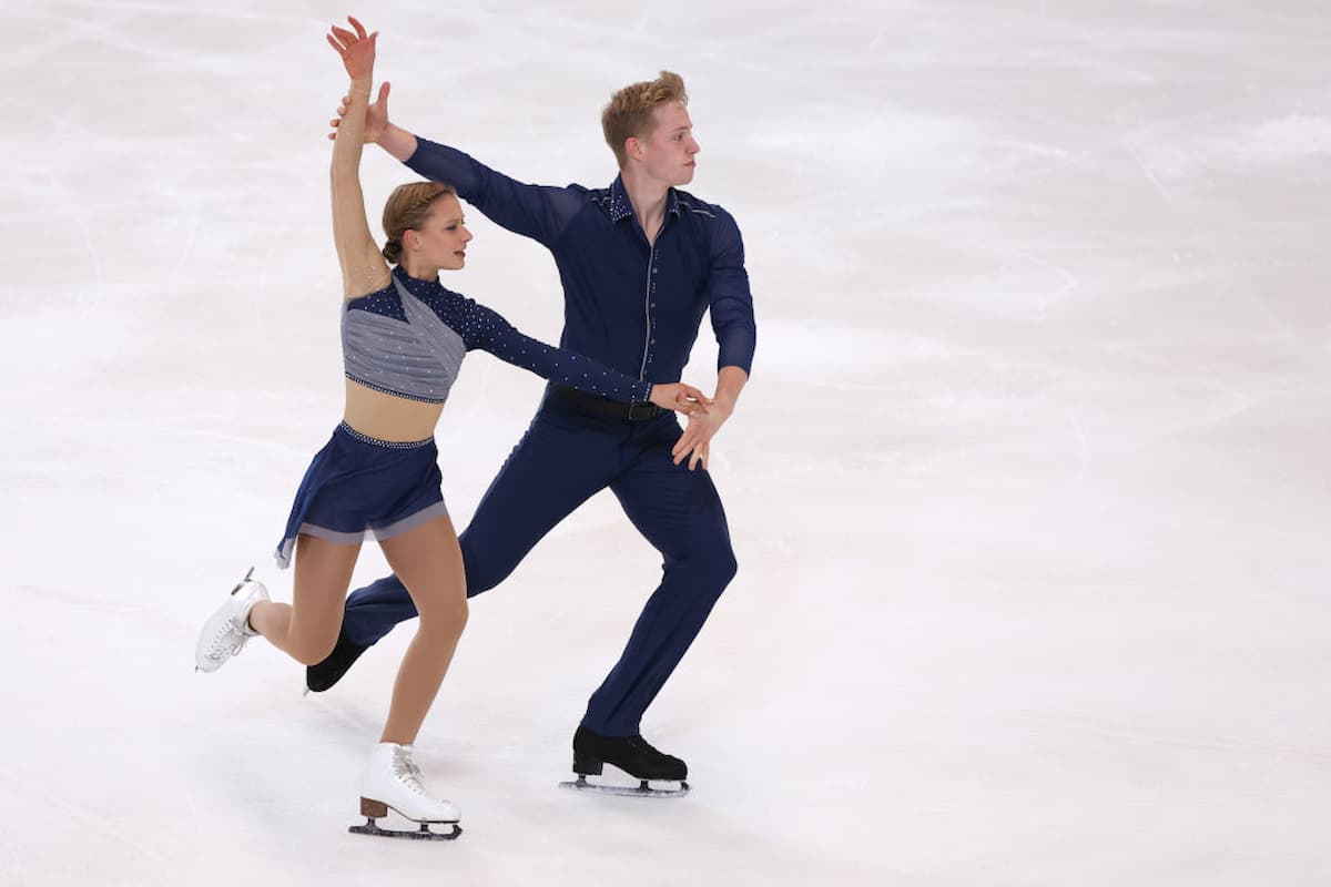 Letitzia Roscher - Luis Schuster aus Deutschland beim Kurzprogramm der Eiskunstlauf-Paare Grand Prix Skate America Norwood 21.-23.10.2022