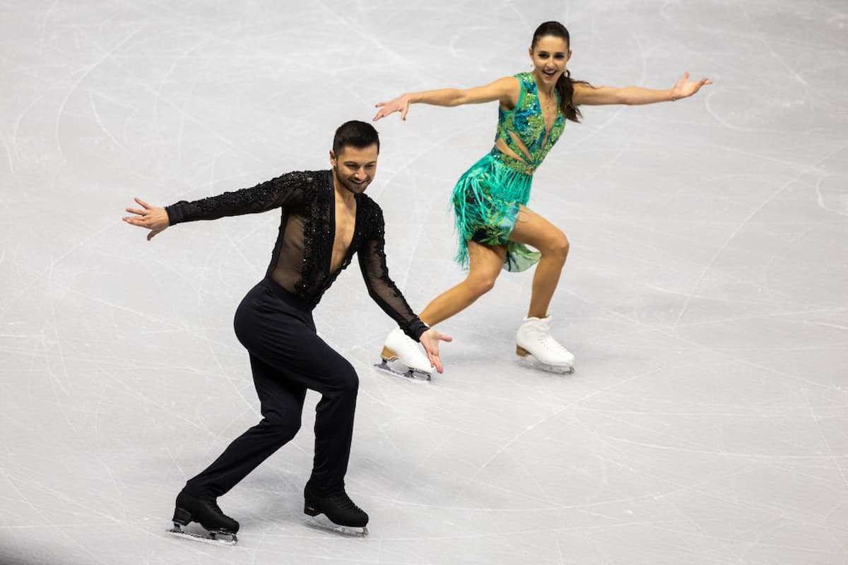 Lilah Fear - Lewis Gibson aus Großbritannien beim ISU Grand Prix Skate Canada 2022