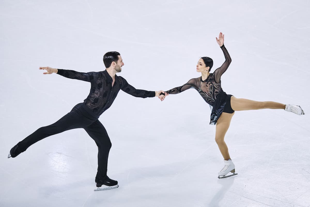 Deanna Stellato-Dudek - Maxime Deschamps beim beim ISU Grand Prix Frankreich 2022 im Kurzprogramm