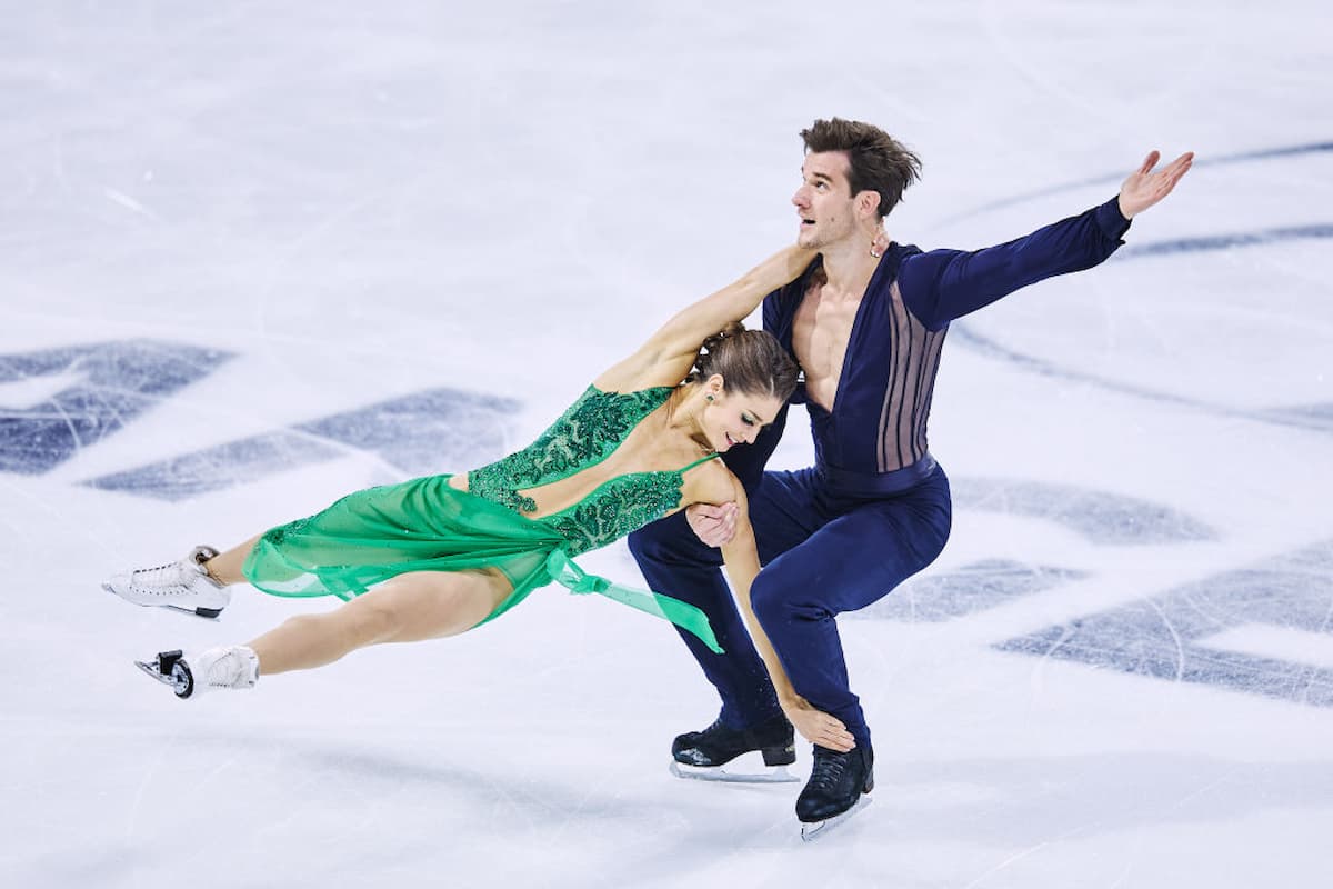 Laurence Fournier Beaudry - Nikolaj Soerensen aus Kanada beim ISU Grand Prix Frankreich 2022 im Rhythm Dance