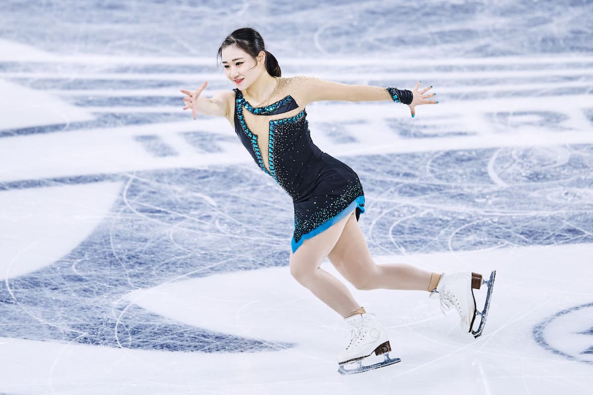 Mana Kawabe aus Japan im Kurzprogramm beim ISU Grand Prix Frankreich 2022