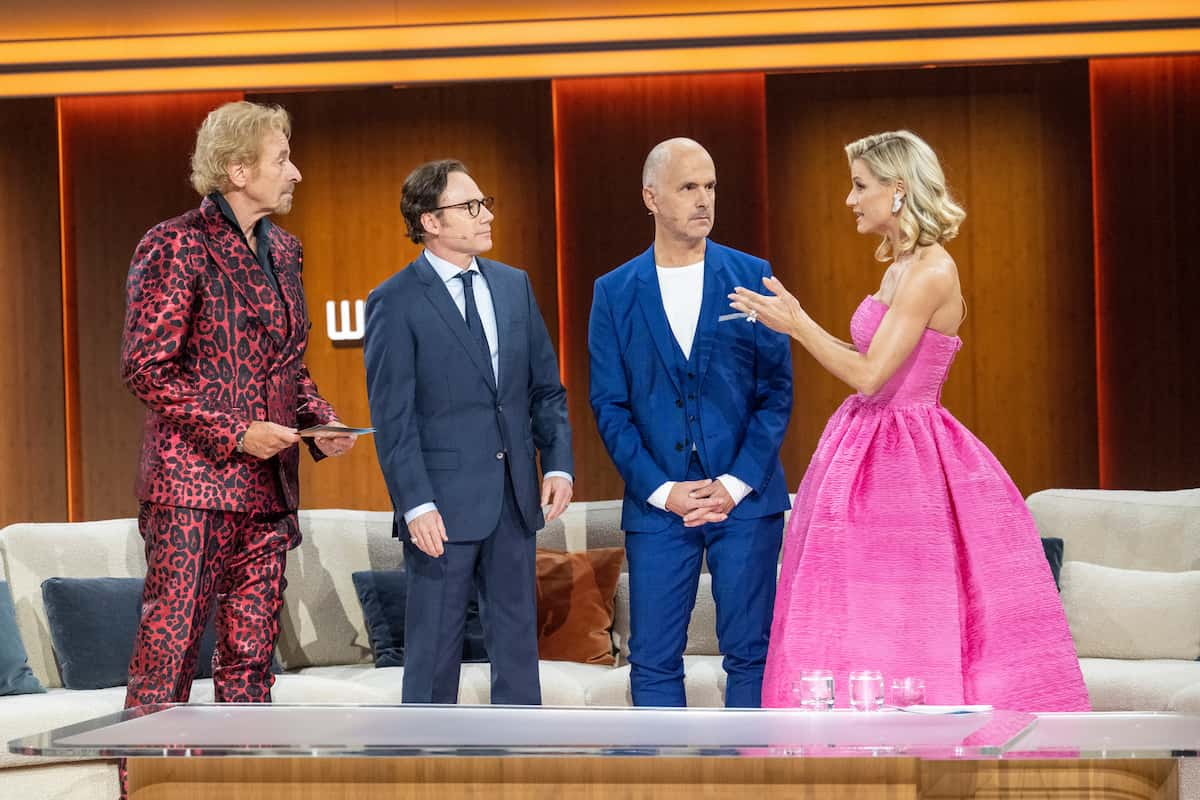 Michael Bully Herbig und Christoph Maria Herbst bei Wetten dass am 19.11.2022 mit Thomas Gottschalk und Michelle Hunziker