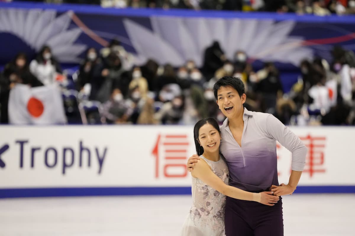 Riku Miura - Ryuichi Kihara aus Japan nach ihrer Kür beim ISU Grand Prix Sapporo 2022