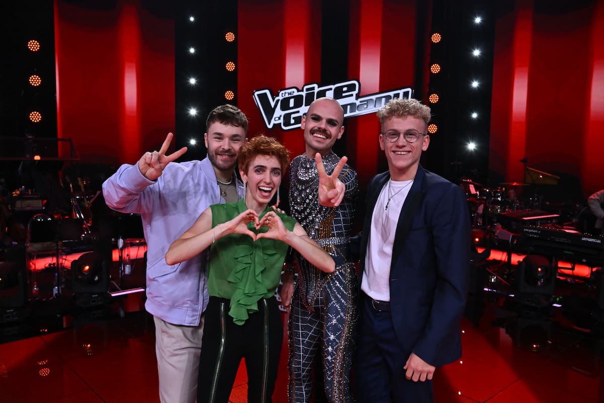 The Voice of Germany am 4.11.2022 Finale Wer ist Sieger, Gewinner The Voice of Germany 2022 - hier im Bild die 4 Finalisten Julian Pförtner, Anny Ogrezeanu, Basti Schmidt und Tammo Förster