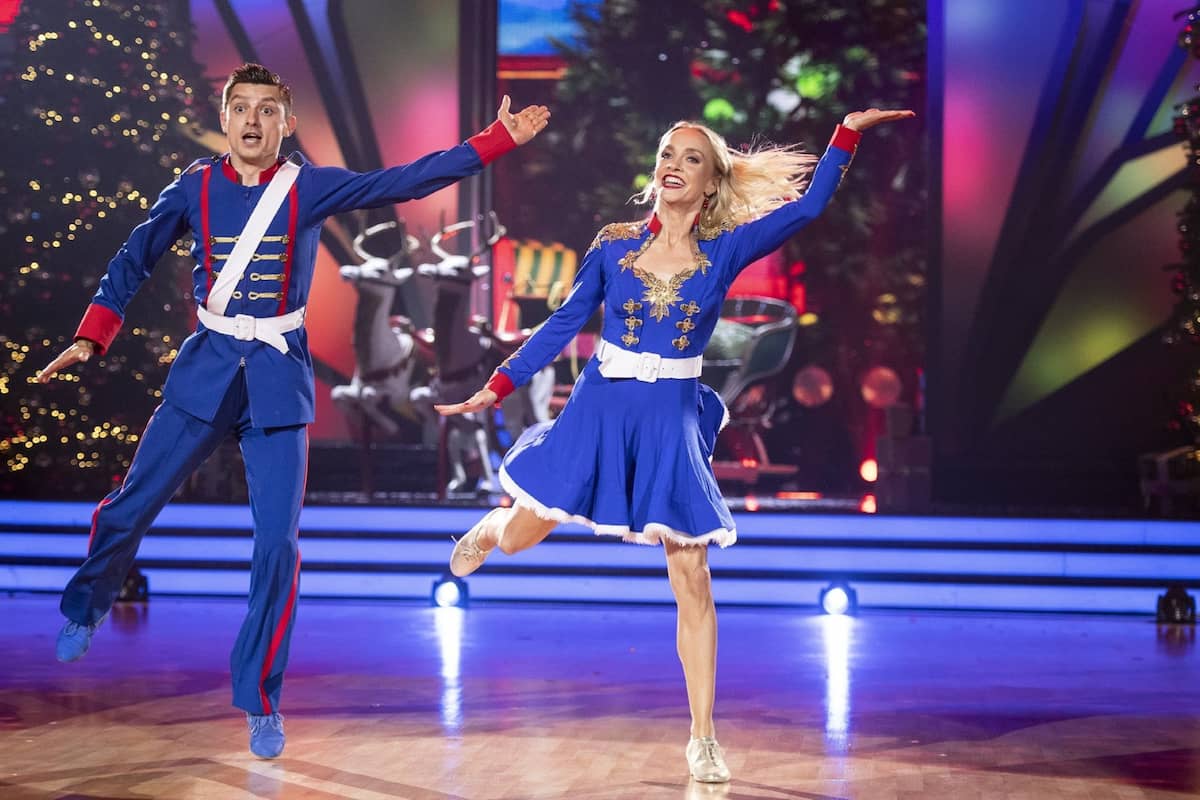 Janin Ullmann und Zsolt Sandor Cseke tanzen bei Let's dance am 23.12.2022