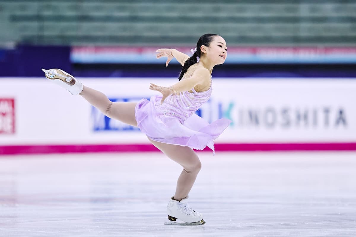 Mao Shimada aus Japan gewinnt den ISU Junior Grand Prix Eiskunstlauf-Frauen
