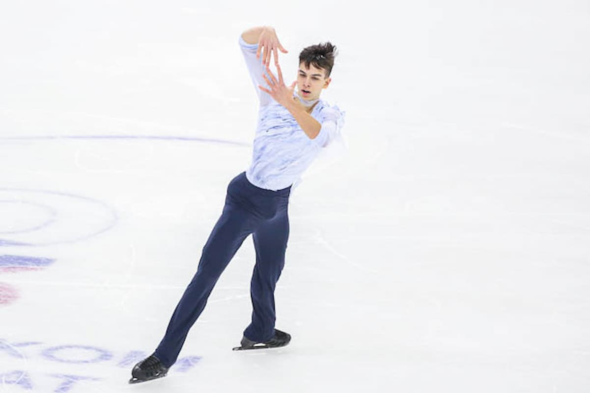 Petr Gumennik führt nach dem Kurzprogramm bei den Männern zur Russischen Meisterschaft Eiskunstlauf 2023