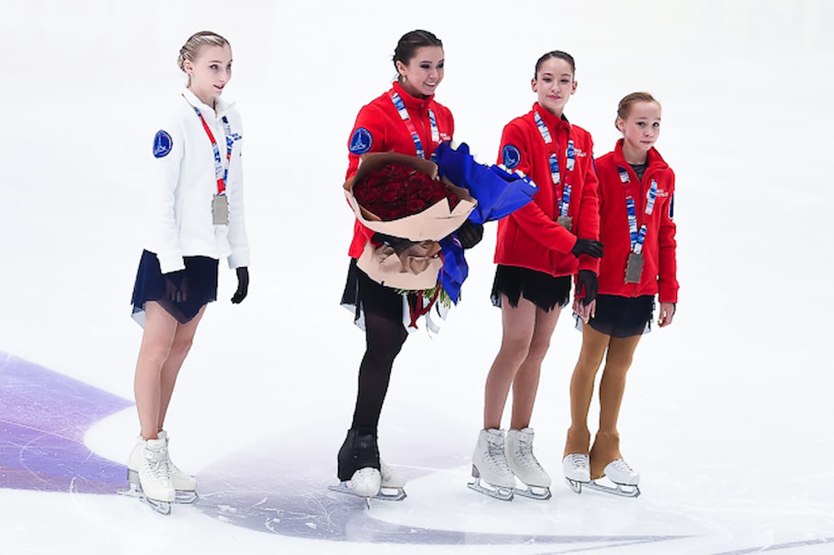 Siegerehrung Frauen Russische Sprungelemente-Meisterschaft 2022 - hier im Bild Sofia Muravieva, Kamilia Valieva, Alisa Dvoeglazova und Sofia Akatieva