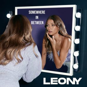 Leony 2023 - Neuer Song “Somewhere In Between”, Album und Konzerte (Live-Tour) - hier im Bild das Single-Cover zum Song “Somewhere In Between”