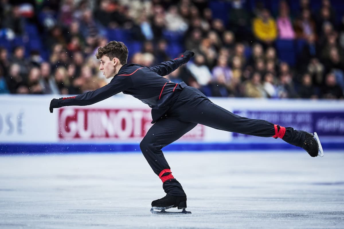 Lukas Britschgi aus der Schweiz bei der Eiskunstlauf-EM 2023 auf Platz 3