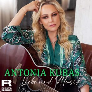 Antonia Kubas Album “Liebe und Musik” – aufrichtig, berührend, gut gemacht - hier im Bild das Album-Cover mit der Sängerin Antonia Kubas in Großaufnahme
