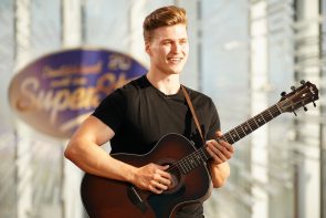 DSDS 4.2.2023 Alle Kandidaten und Songs, wer weiter, wer raus ist - hier im Bild Kandidat Nico Grund mit Gitarre