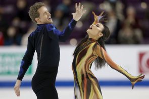 Eiskunstlauf Ergebnisse ISU 4 Continents Championships 9.-12.2.2023 in Colorado Springs (USA) - hier im Bild die Sieger im Eistanz Madison Chock - Evan Bates aus den USA