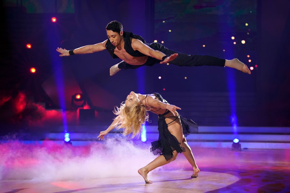 Rene Casselly und Kathrin Menzinger bei Let's dance am 17.2.2023 mit ihrem Showtanz