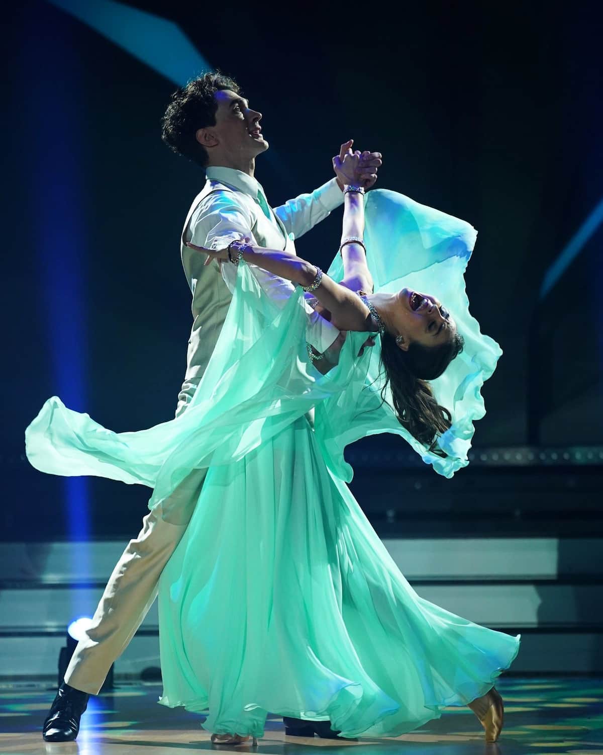 Timon Krause und Ekaterina Leonova mit dem Salsango Tanz des Abends bei Let's dance am 24.2.2023