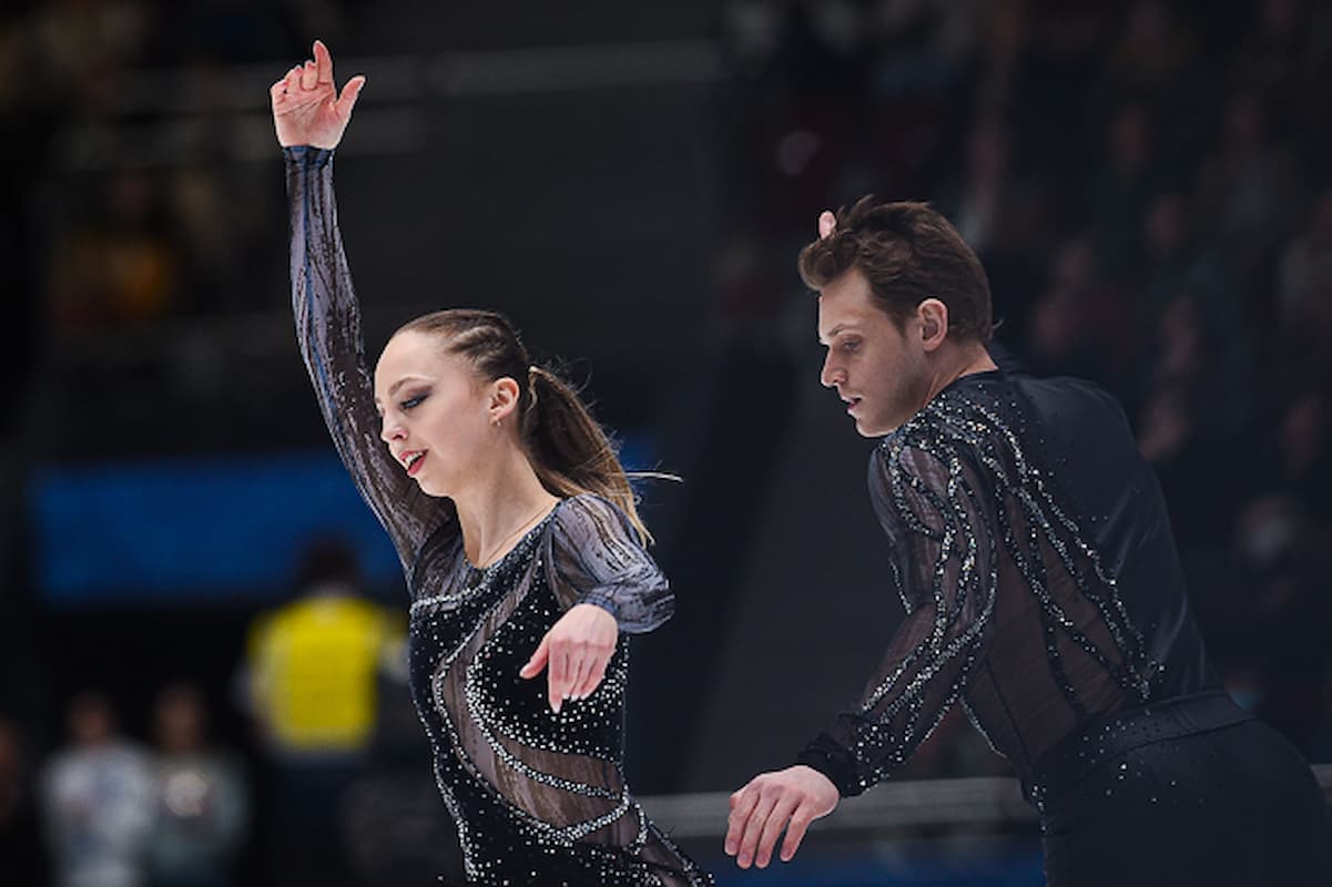 Aleksandra Boykova - Dmitry Kozlovski beim Eiskunstlauf Grand Prix Finale 2023 in Russland
