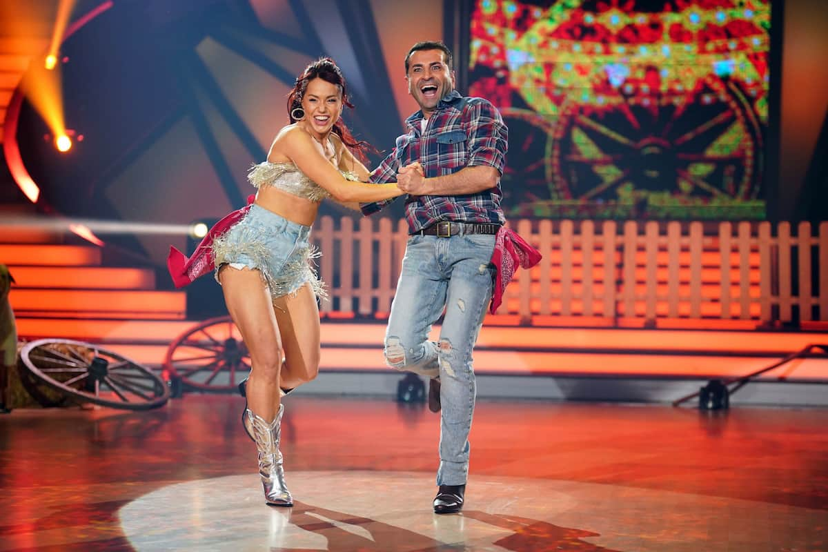 Ali Güngörmüs & Christina Luft im Line Dance - Fieber bei Let's dance am 10.3.2023