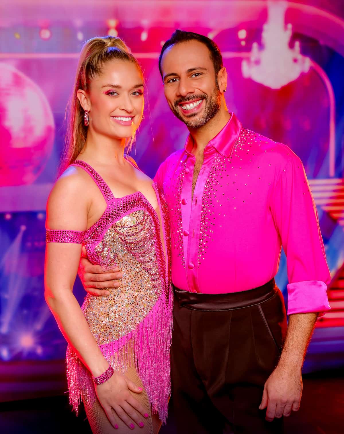 Corinna Kamper und Danilo Campisi in den Kostümen für den Jive bei den Dancing Stars 17.3.2023