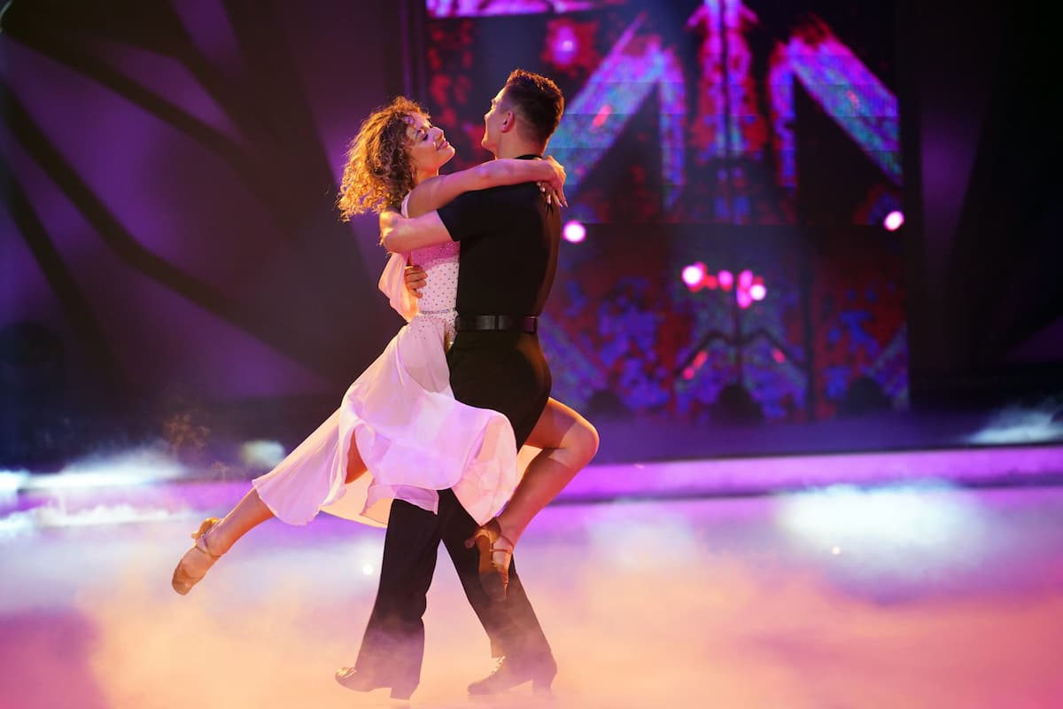 Julia Beautx & Zsolt Sandor Cseke bei Let's dance 17.3.2023