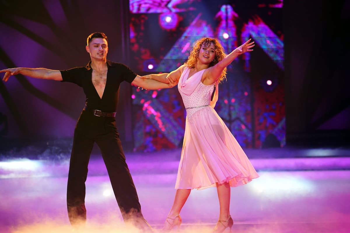 Julia Beautx & Zsolt Sandor Cseke mit einer Rumba bei Let's dance am 17.3.2023