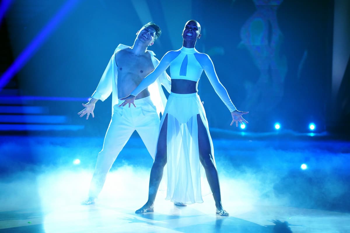 Sharon Battiste und Alexandru Ionel und Contemporary bei Let's dance am 3.3.2023