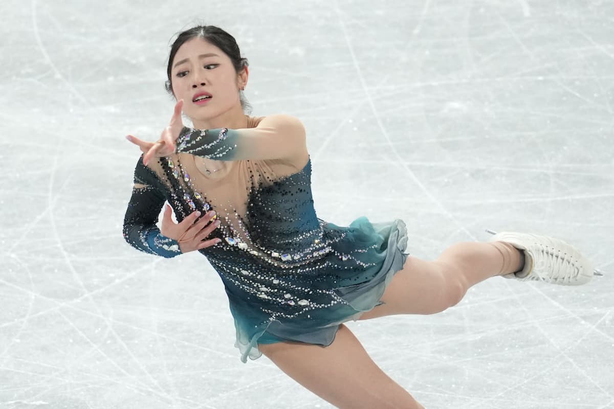 Haein Lee aus Südkorea bei der Eiskunstlauf World Team Trophy 2023 in Tokio