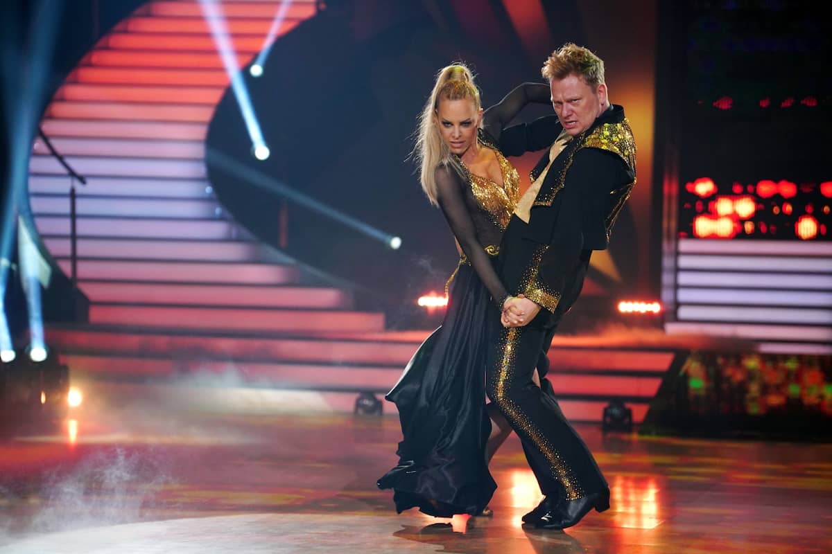 Jens Knosalla (Knossi) und Isabel Edvardsson - Paso doble bei Let's dance am 14.4.2023