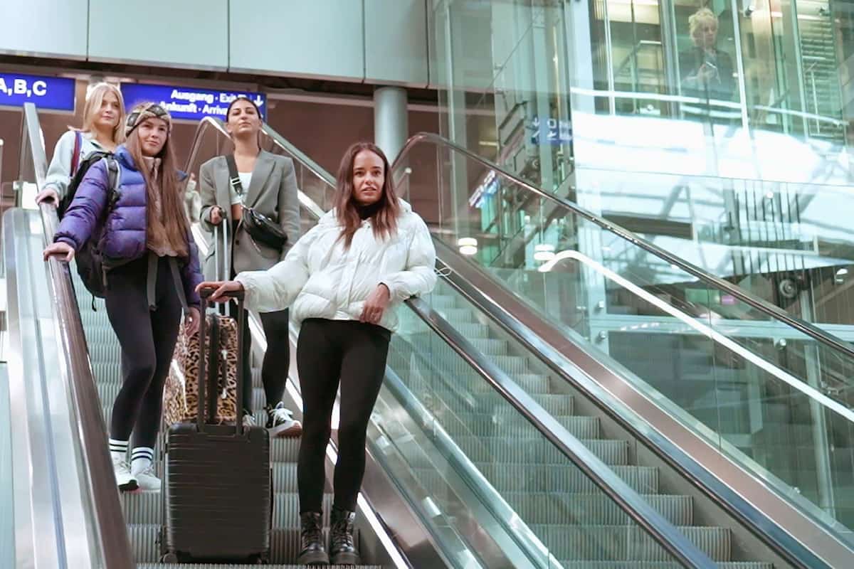 Jetty, Lisa, Chiara, Angelina bei der Ankunft in Deutschland vor der Nacht der Rosen