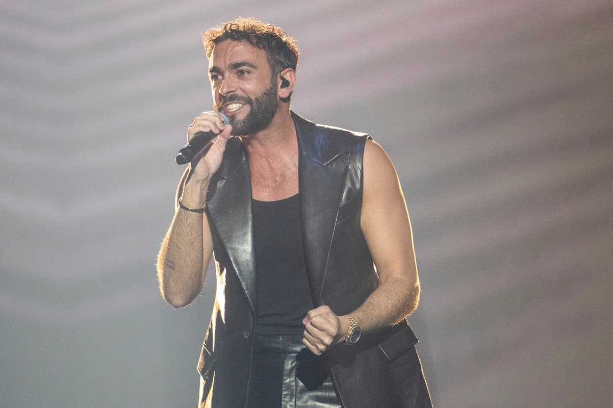 Marco Mengoni in der Giovanni-Zarrella-Show am 22.4.2023