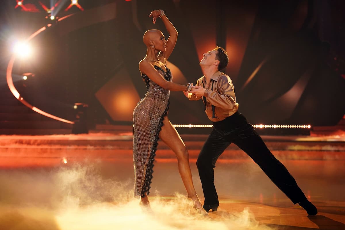 Rumba von Sharon Battiste & Valentin Lusin bei Let's dance am 31.3.2023