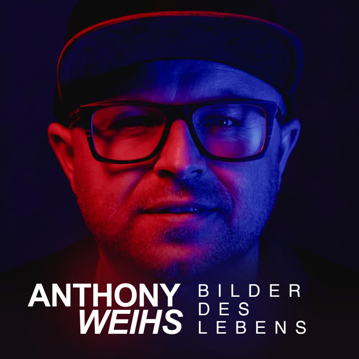 Anthony Weihs - Neuer Schlager “Bilder des Lebens” 2023 - hier im Bild das Single-Cover mit dem Sänger Anthony Weihs im Portrait