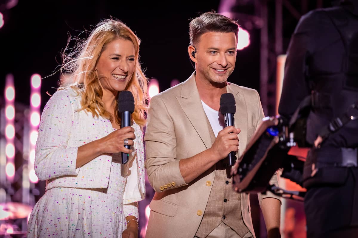 Schlager-TV-Show “Wenn die Musi spielt” am 24.6.2023 - Gäste beim Sommer Open Air 2023 - hier im Bild die Moderatoren der Sendung Stefanie Hertel und Marco Ventre