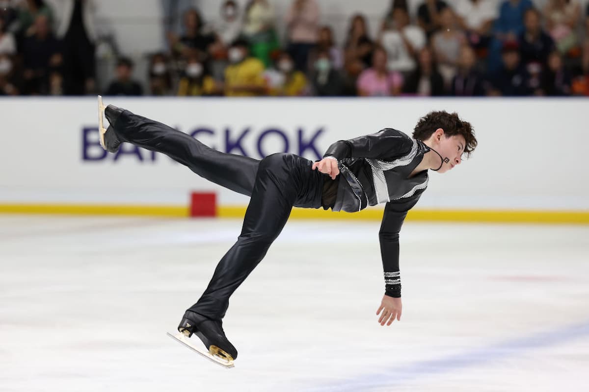 Rio Nakata aus Japan - Sieger Junioren-Eiskunstlauf-Männer ISU JGP Bangkok 2023