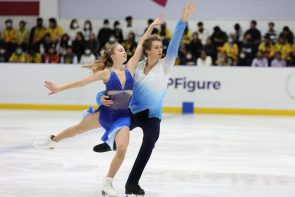 Eiskunstlauf Junior Grand Prix Osaka 14.-16.9.2023 Zeitplan, Ergebnisse, Übertragungen - hier im Bild das Eistanz-Paar Leah Neset - Artem Markelov aus den USA, die den ersten ISU Junior Grand Prix 2023 gewinnen konnten