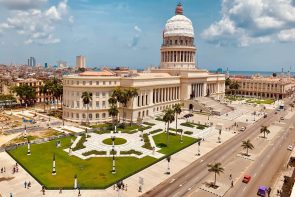 Touristenkarte für Reise nach Kuba - hier im Bild das Kapitol (Capitalito), das kubanische Parlamentsgebäude in Havana