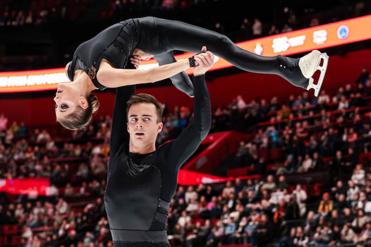 Alena Kostornaia - Georgy Kunitsa - das Eiskunstlauf-Paar in Omsk