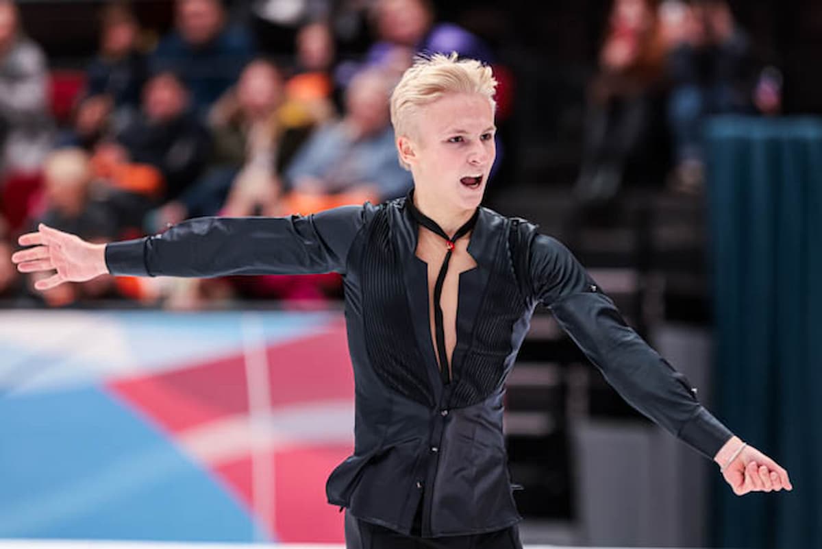 Matvei Vetlugin - Sieger beim Eiskunstlauf Grand Prix Russland 2023 in Omsk