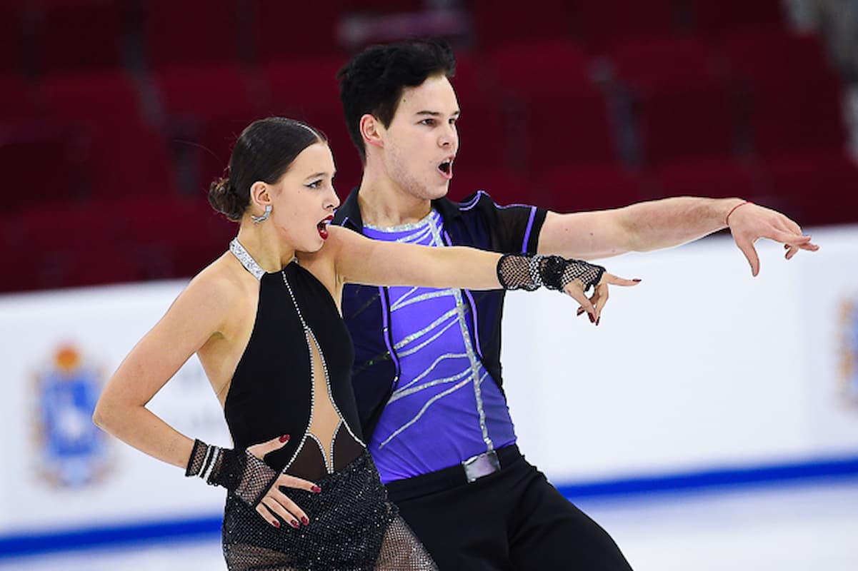 Milana Kuzmina & Dmitry Studenikin - Eistanz-Paar beim Junior Grand Prix Samara 2023 - Platz 1 nach dem Rhythm Dance
