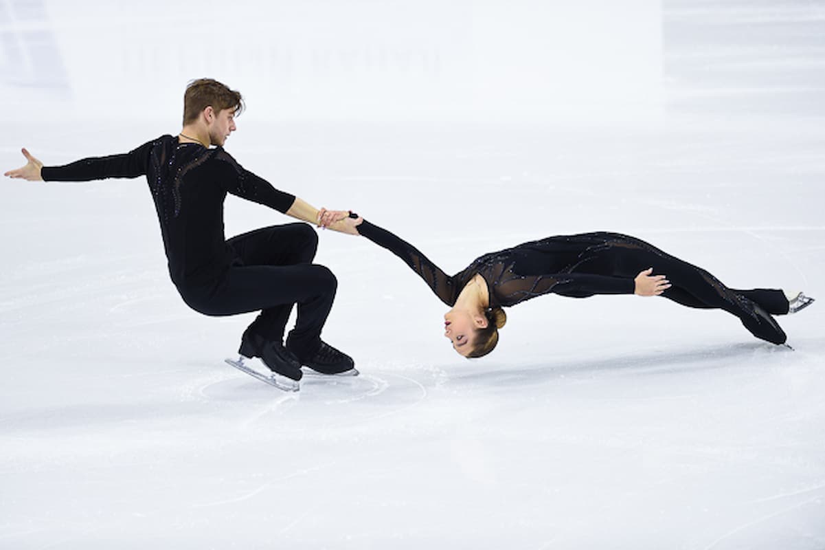 Varvara Cheremnykh & Daniil Butenko - Eiskunstlauf-Paar beim Junior Grand Prix Samara 2023 - Platz 1 nach dem Kurzprogramm