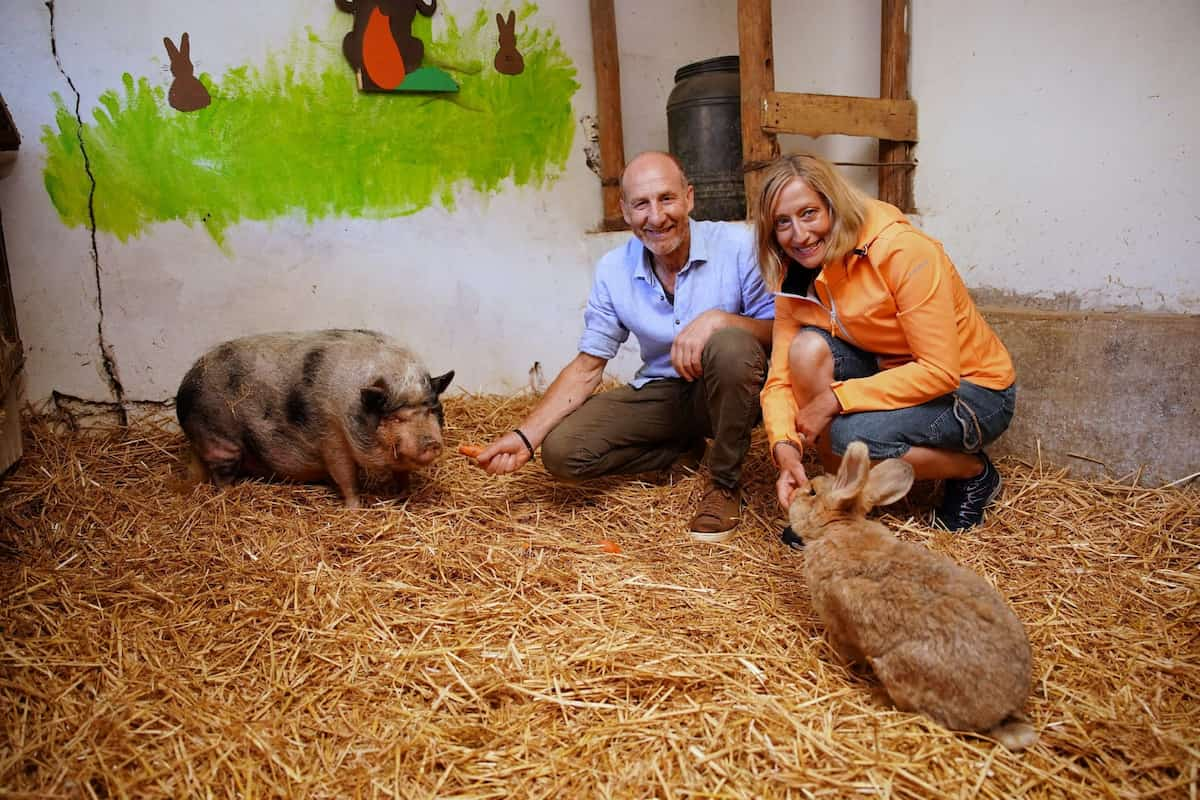 Hans und Elke bei den Tieren am 28.11.2023