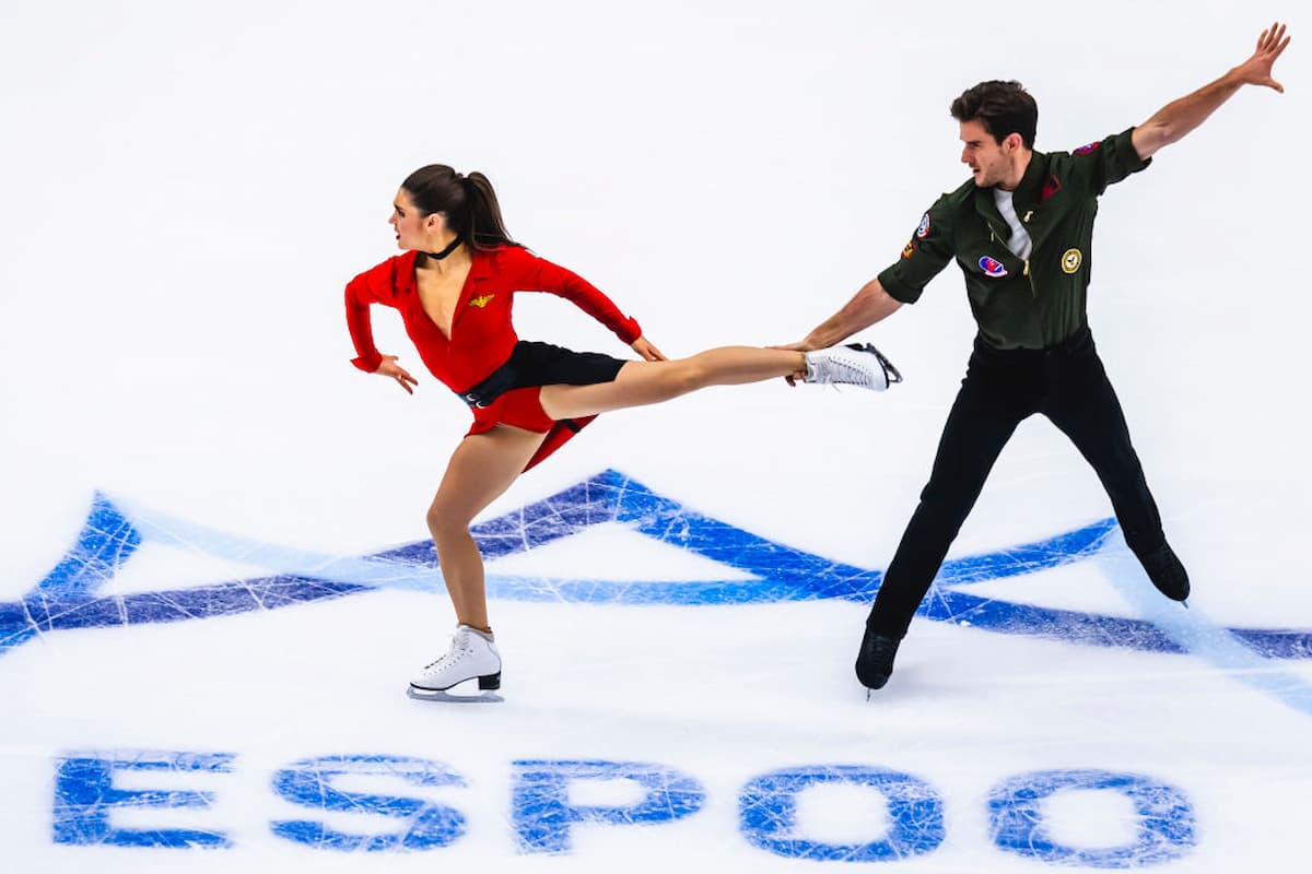 Laurence Fournier Beaudry & Nikolaj Soerensen aus Kanada - Eistanz-Paar beim ISU Grand Prix Espoo 2023