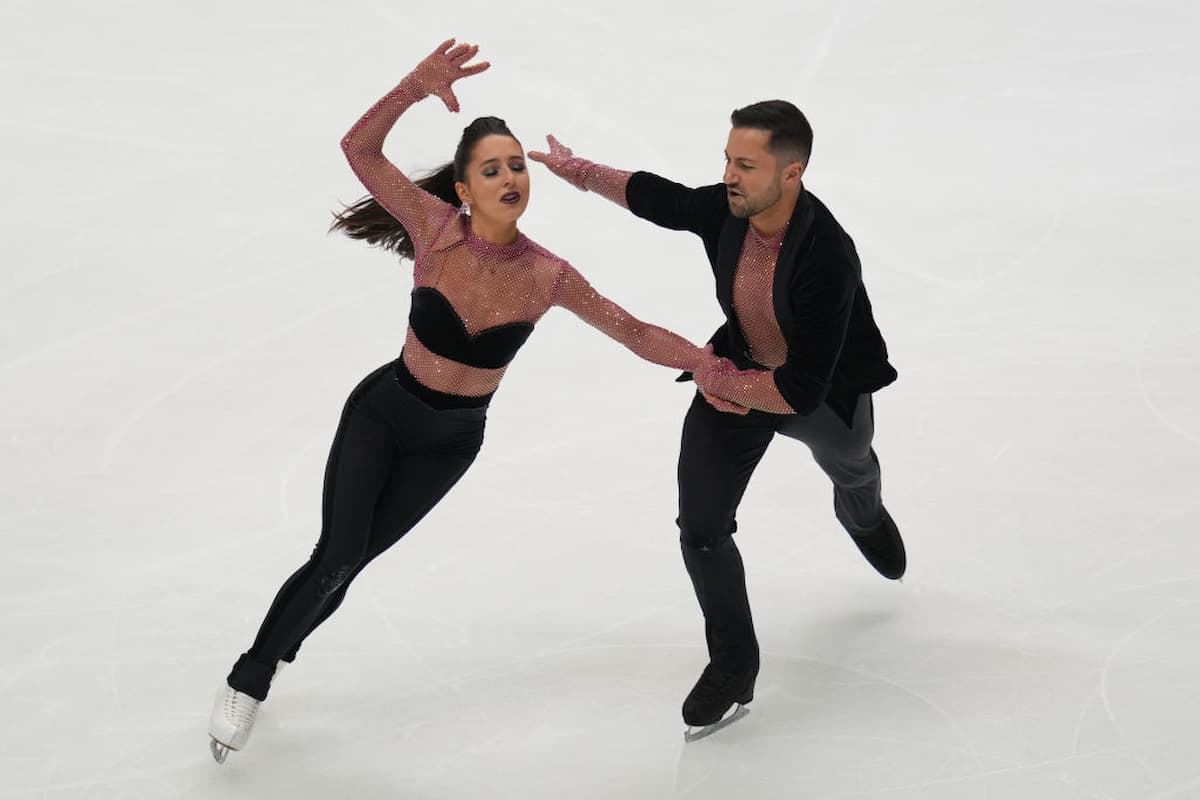 Lilah Fear & Lewis Gibson - Eistanz-Paar beim ISU Grand Prix Osaka, NHK Trophy 2023