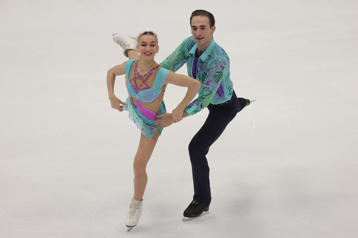 Anastasia Metelkina & Luka Berulova - Eiskunstlauf-Paar Platz 1 im Finale Junior Grand Prix