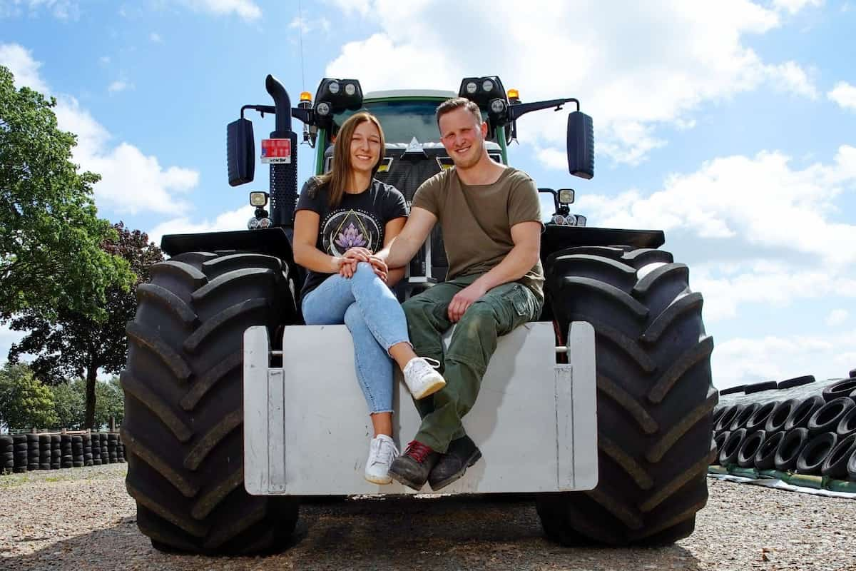 Bauer sucht Frau am 5.12.2023 - Patrick mit Annika und Sarina - hier im Bild Sarina und Patrick