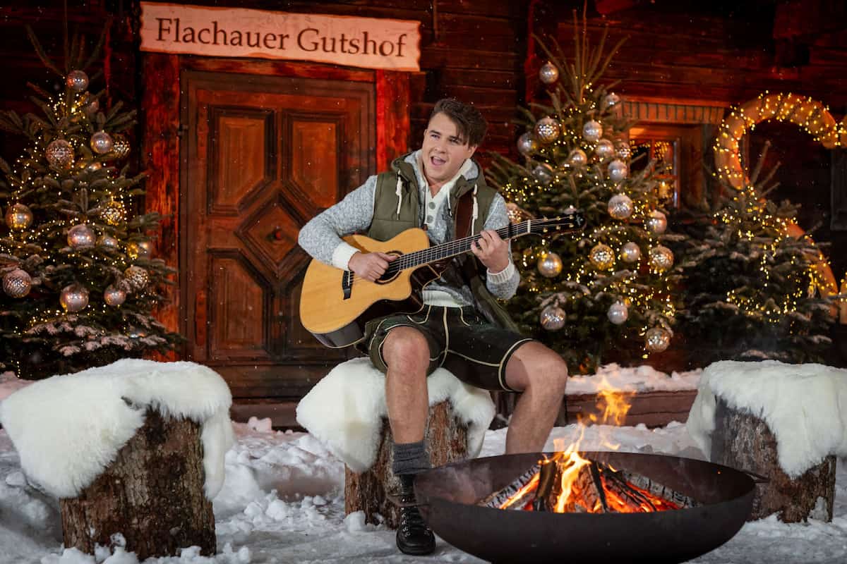 Chris Steger in der TV-Show „Zauberhafte Weihnacht im Land der ‚Stillen Nacht‘“