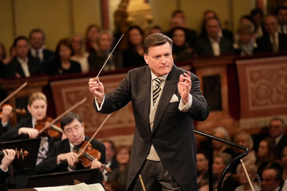 Christian Thielemann am Dirigenten-Pult der Wiener Philharmoniker beim Neujahrskonzert 2024 im Goldenen Saal des Wiener Musikvereins