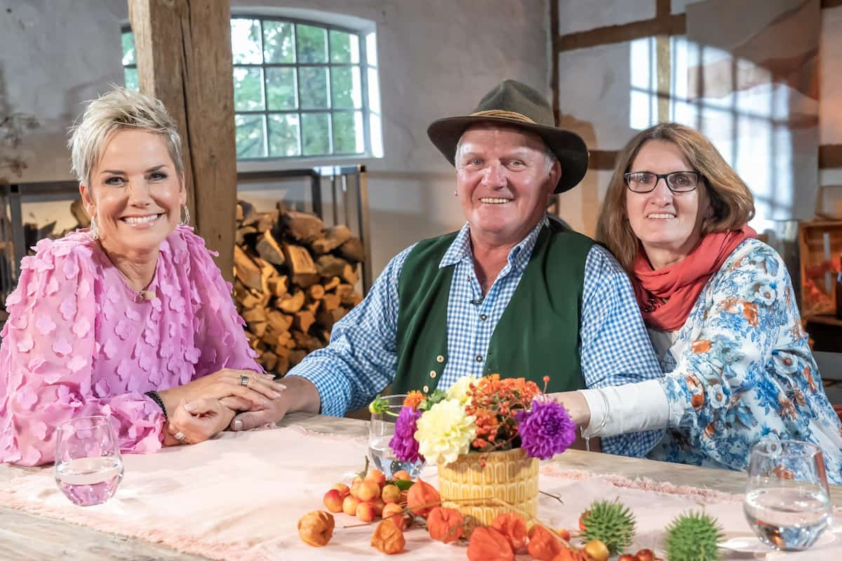 Dietrich-Max-Helmut mit Marion und Inka Bause im Finale Bauer sucht Frau 2023