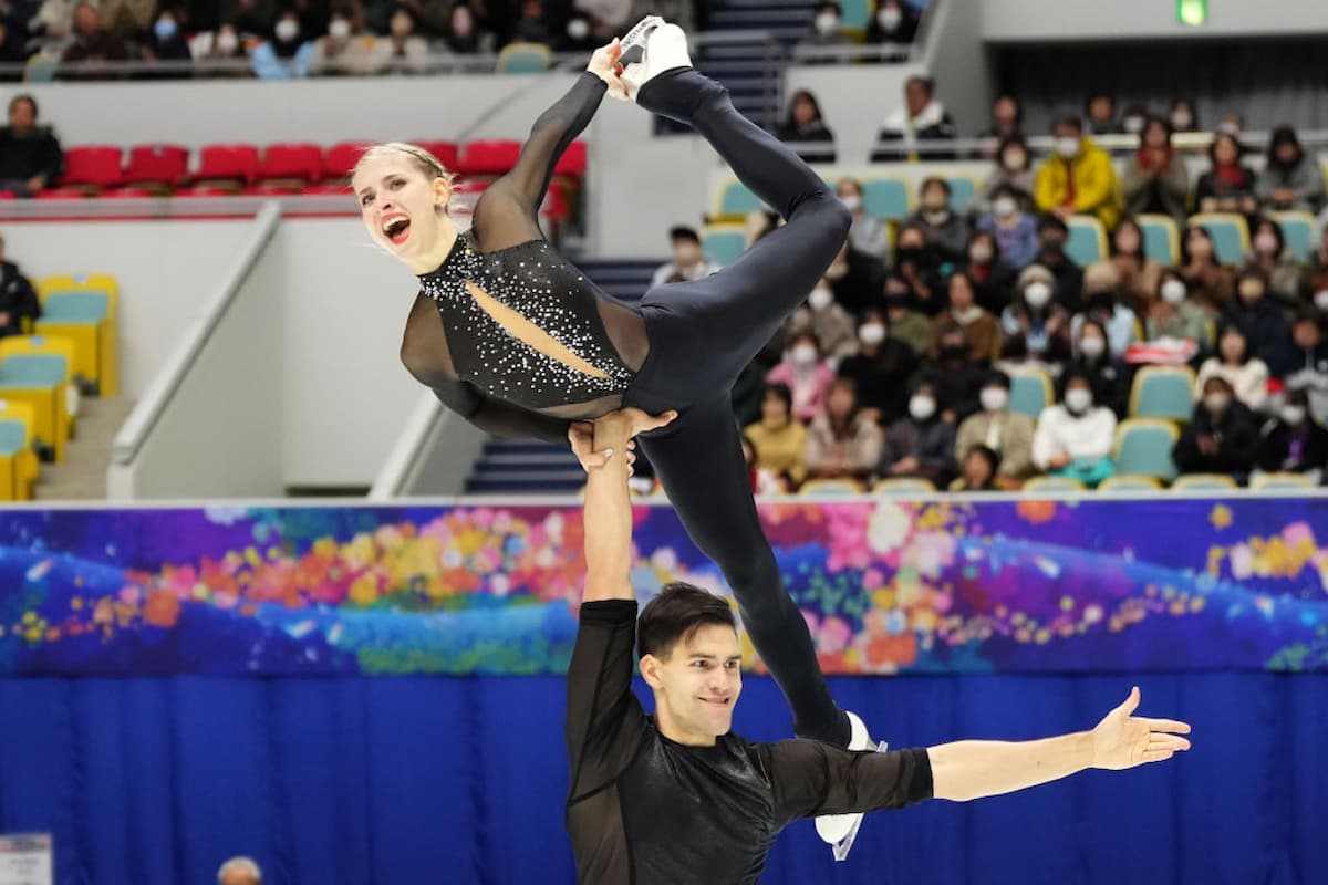 Eiskunstlauf ISU Grand Prix Finale 7.-9.12.2023 Peking (China) + Junioren-GP-Finale - hier im Bild Minerva Fabienne Hase & Nikita Volodin Eiskunstlauf-Paar aus Deutschland