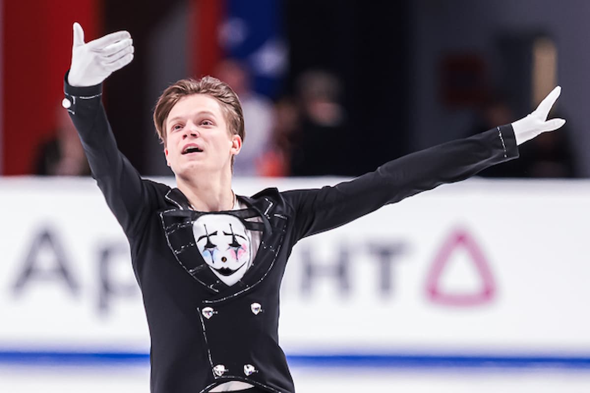 Evgeniy Semenenko im Kurzprogramm bei der Eiskunstlauf-Meisterschaft Russland 2024