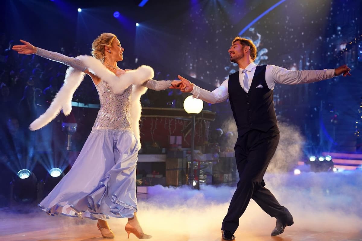 Isabel Edvardsson und Benjamin Piwko bei Let's dance 22.12.2023